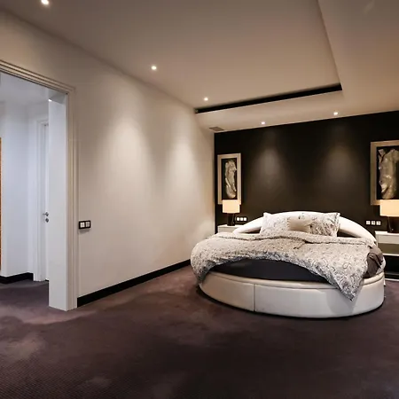3 Story - 4 Bedroom Penthouse In Old Appartement Riga