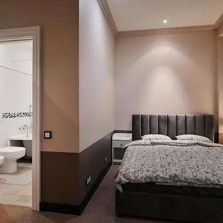 3 Story - 4 Bedroom Penthouse In Old Appartement *