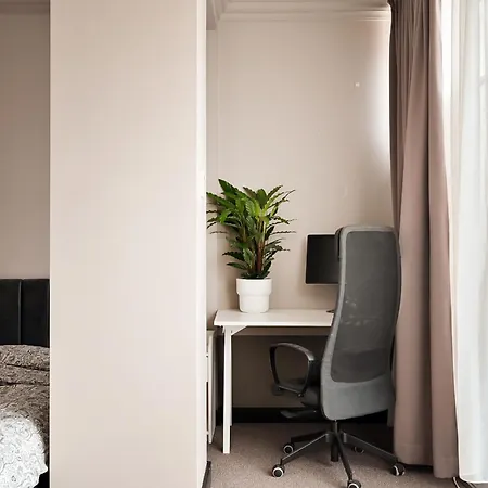 3 Story - 4 Bedroom Penthouse In Old Appartement