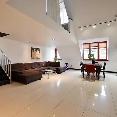 3 Story - 4 Bedroom Penthouse In Old Appartement