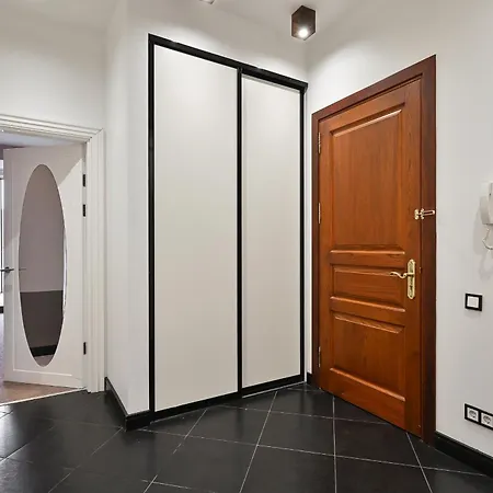 3 Story - 4 Bedroom Penthouse In Old Apartamento Riga