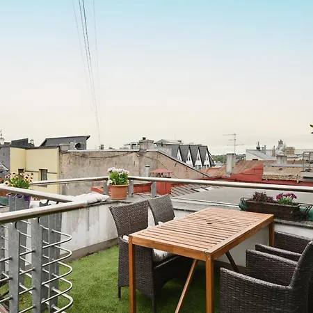 3 Story - 4 Bedroom Penthouse In Old Appartement *