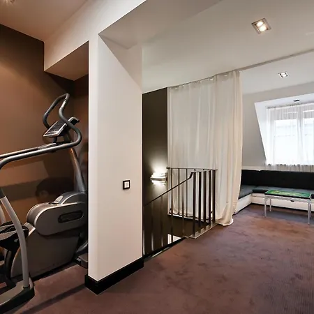3 Story - 4 Bedroom Penthouse In Old Appartement *