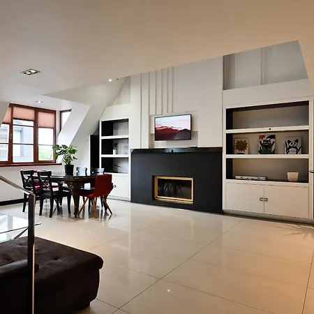 3 Story - 4 Bedroom Penthouse In Old