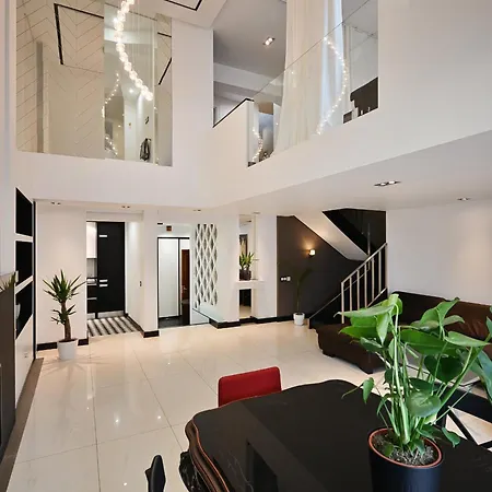 3 Story - 4 Bedroom Penthouse In Old