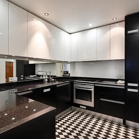 3 Story - 4 Bedroom Penthouse In Old